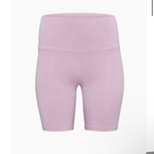 NWT Aritzia Tna CHILL ATMOSPHERE HI-RISE 7" SHORT